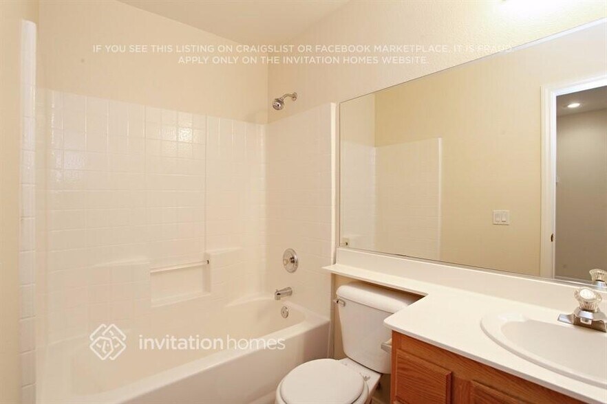 Building Photo - 2515 Wellworth Ave