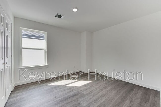 Building Photo - 8126 Sterlingshire St