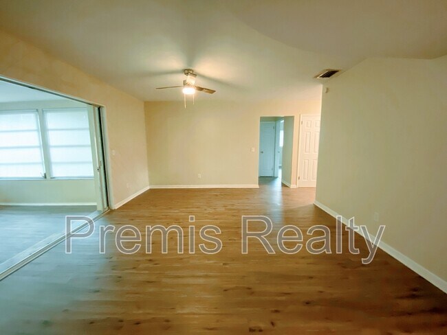 Building Photo - 1121 Mary Jane Ln