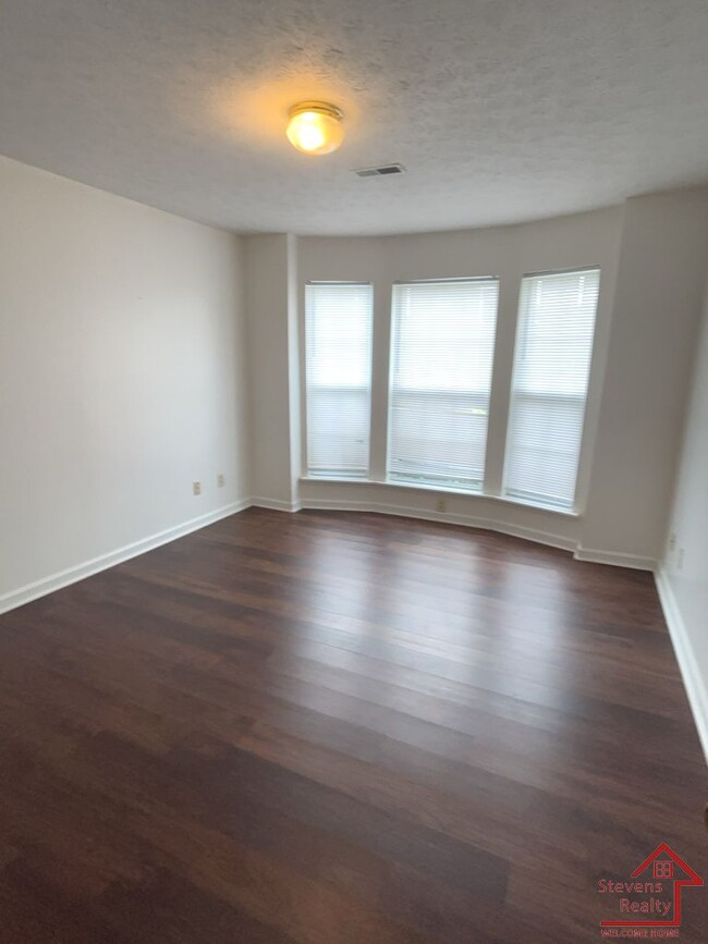 Building Photo - 304 Oriole Dr