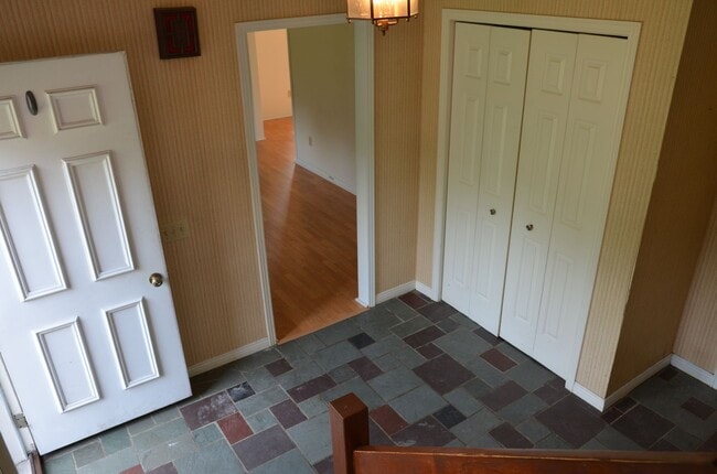 Building Photo - 7 Rivendell Dr