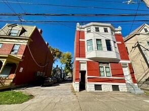 Building Photo - 2369 Victor St