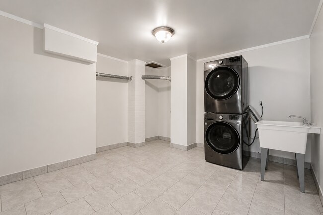 Building Photo - 4673 Dearborndale