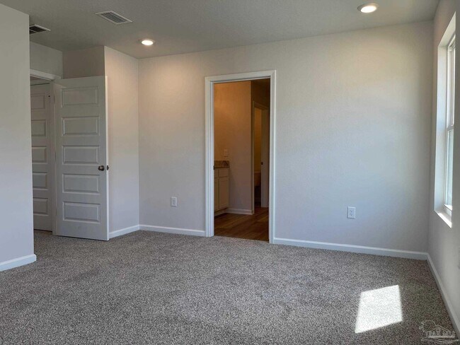 Building Photo - 10942 Blacktail Loop