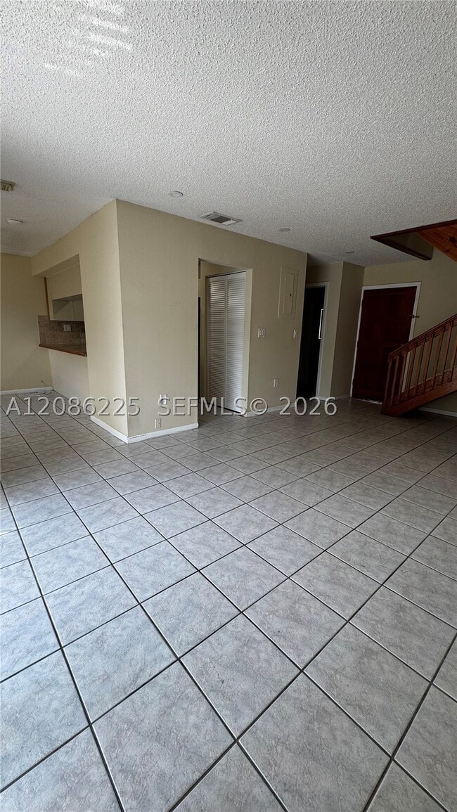 Building Photo - 885 SE 13th Rd