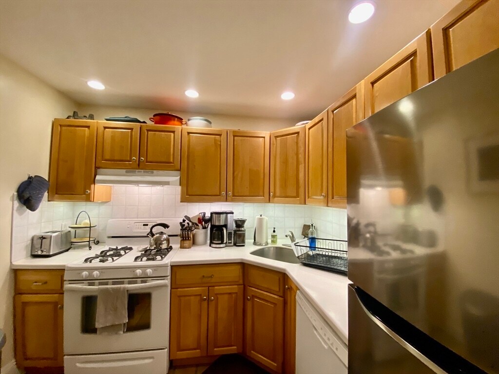 Building Photo - 20 Lime St