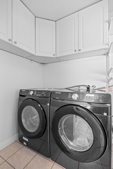 Building Photo - 2211 Nelson Ave