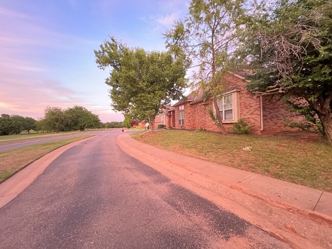 Building Photo - 16721 Farmington Way