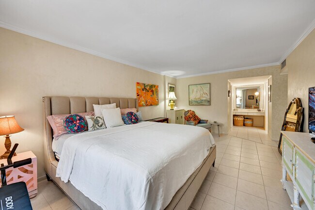 Building Photo - 2860 S Ocean Blvd