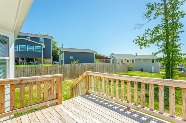 Building Photo - 8128 Fallen Maple Dr