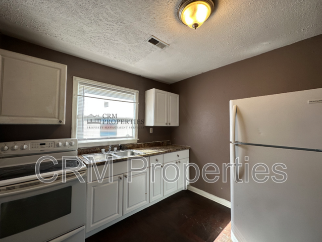 Building Photo - 2203 Admiral Dr