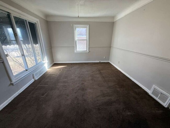 Building Photo - 2-BED, 1 BATH BEAUTIFUL SINGLE- FAMILY HOME IN MAPLE HEIGHTS!