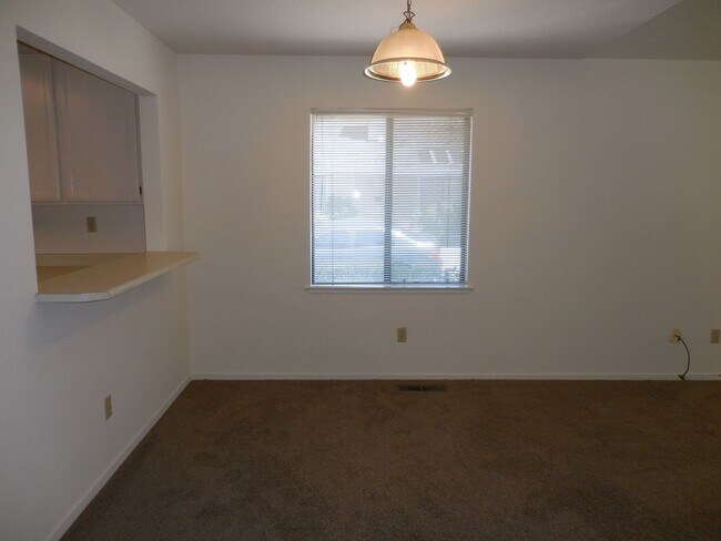 Building Photo - Spacious 2-Bedroom, 2-Bath Single-Story Du...