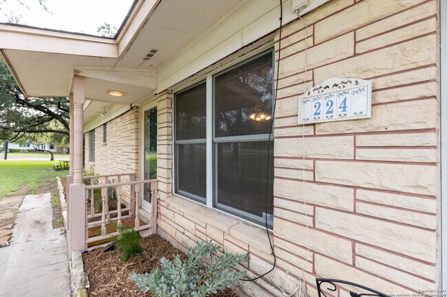 Building Photo - 224 Shadyview Dr