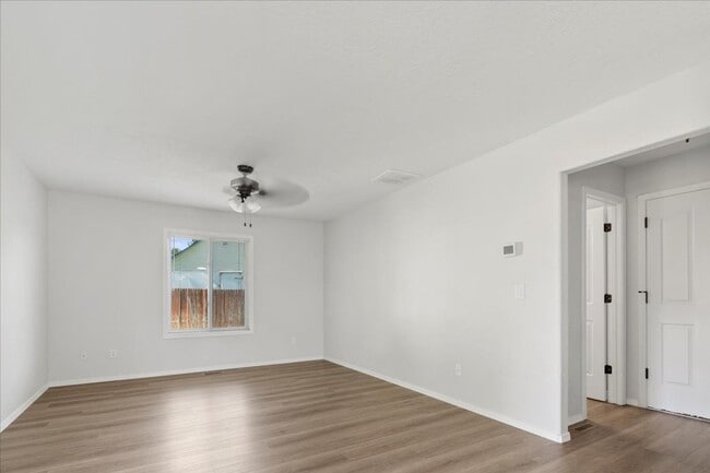 Building Photo - Newly Remodeled 3Bed/3Bath Home In Cut-De-...