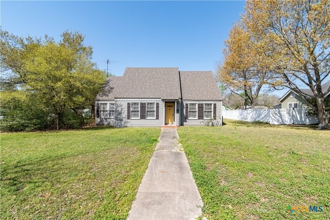 Primary Photo - 712 S Walnut Ave