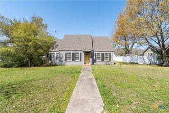 Building Photo - 712 S Walnut Ave