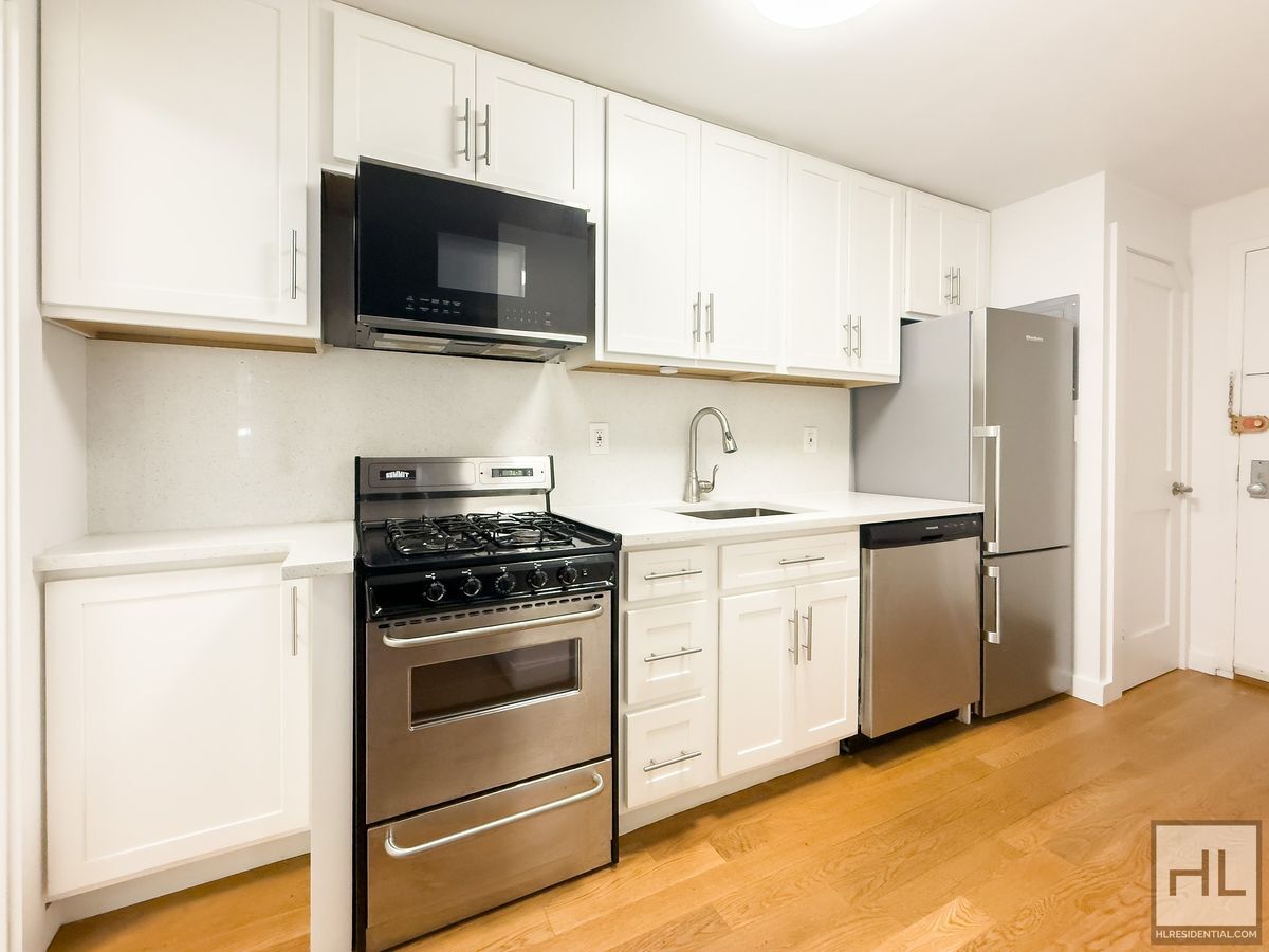Building Photo - GREENE AVENUE / Spacious 1-Bed 1-Bath / Mi...
