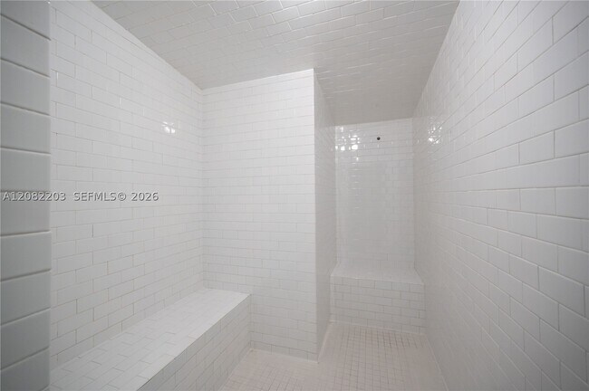 Building Photo - 1300 Brickell Bay Dr