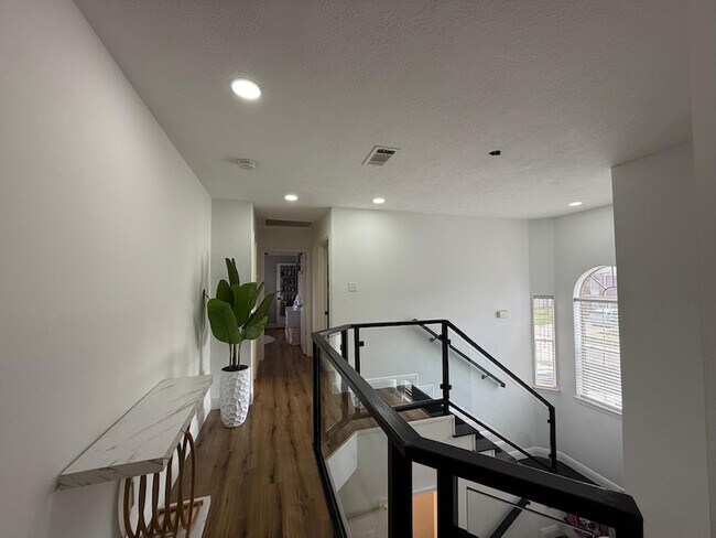 Building Photo - 17526 Coventry Oaks Dr