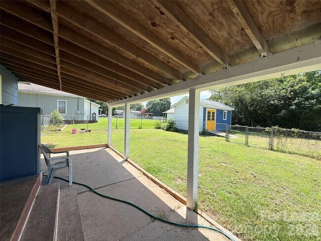 Building Photo - 3103 Lowell Rd