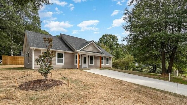 Building Photo - Charming BRAND NEW 3BR/2BA For Rent in Cha...