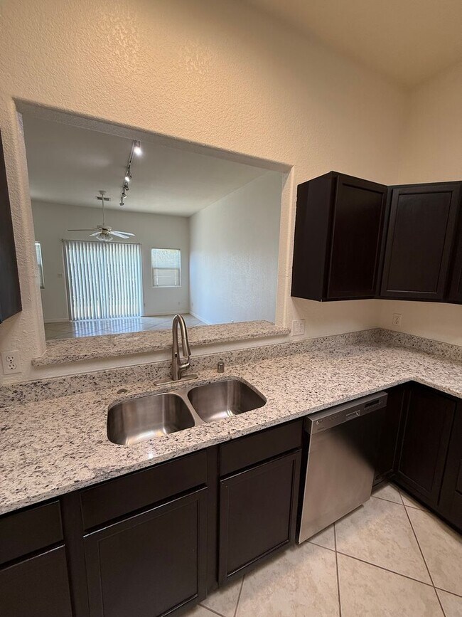 Building Photo - Beautiful 2 Bedroom/2 Bath W/ Office