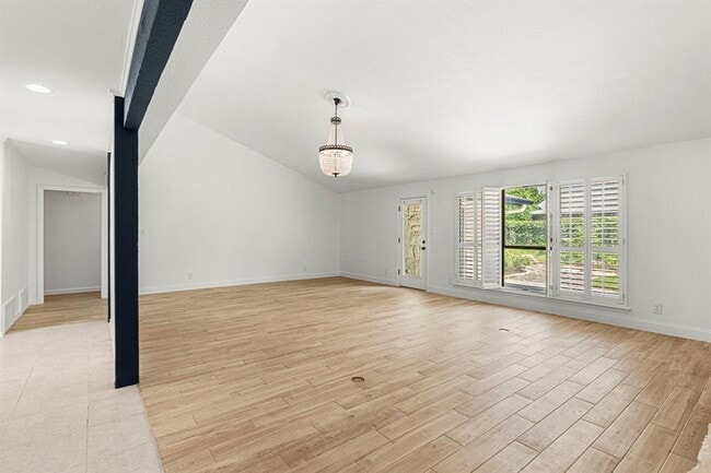 Building Photo - 2404 Coral Ridge Cir