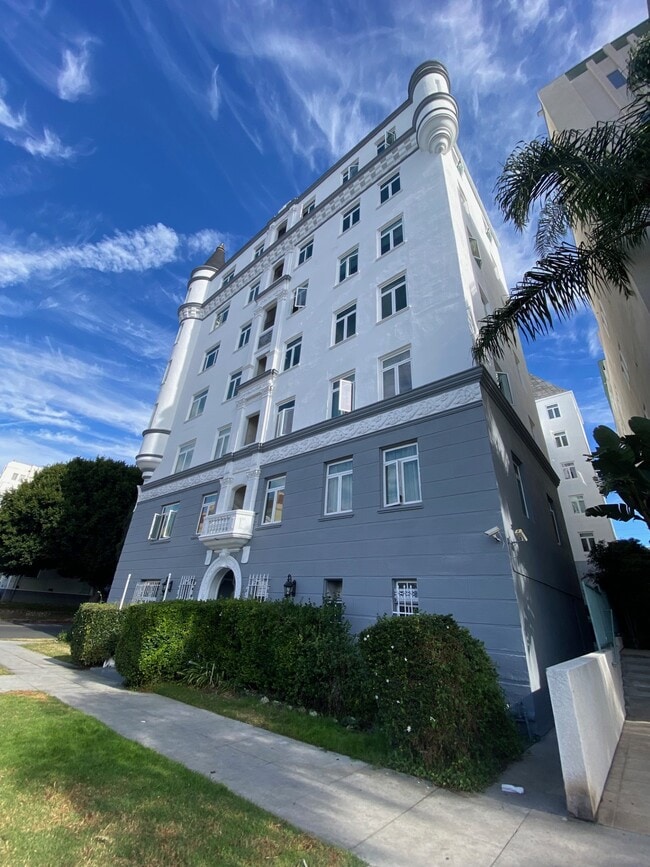 Floorplan - Serrano Towers