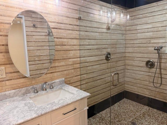 Building Photo - 2018 NE 14th Ct