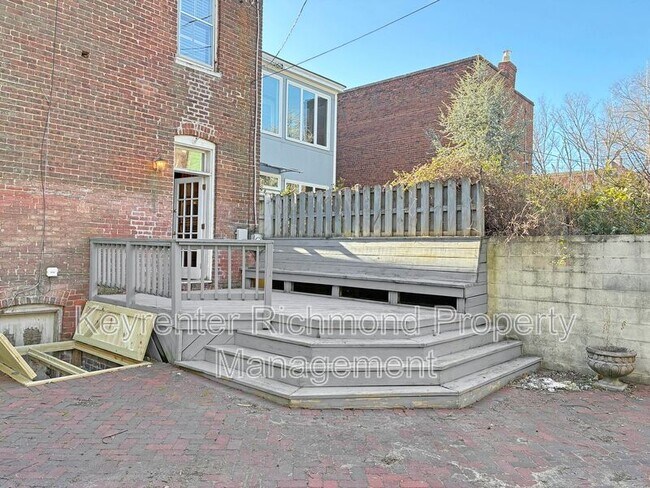 Building Photo - 2020 Floyd Ave