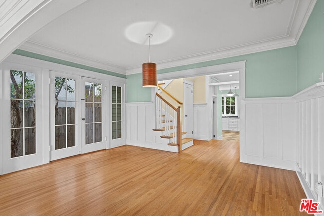 Building Photo - 813 Crestmoore Pl