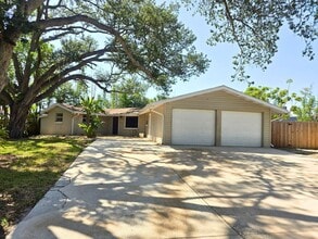 Building Photo - Charming 2BR/ 2BA/ 2 Car Garage - Near Phillippi Creek