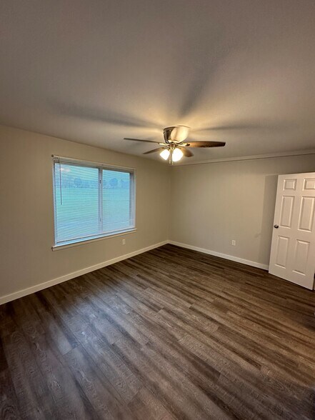 Building Photo - 32 Lancaster Est