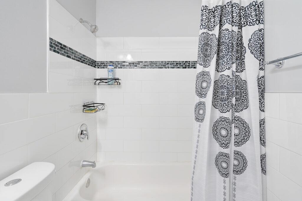 Bathroom - 900 E Tantallon Dr