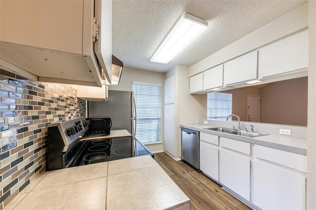 Building Photo - 2605 Brickford Cove