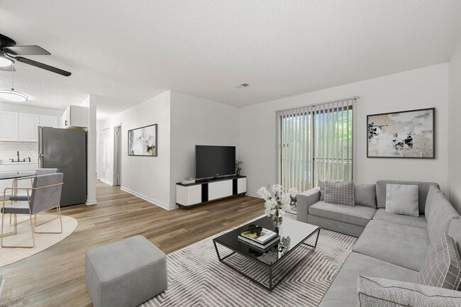 Living Area - Sterling Glen Apartments