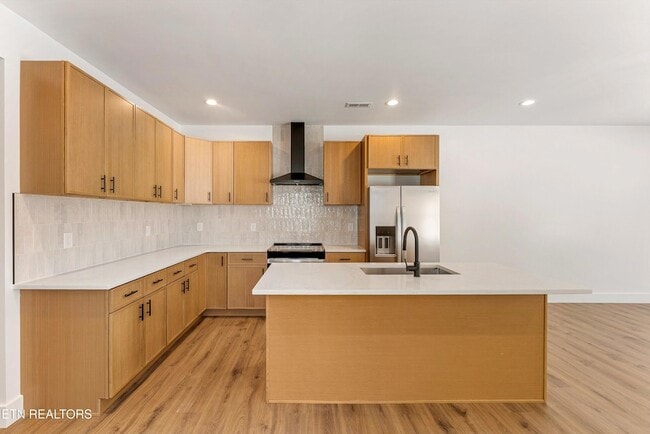 Building Photo - 3425 Garden Dr
