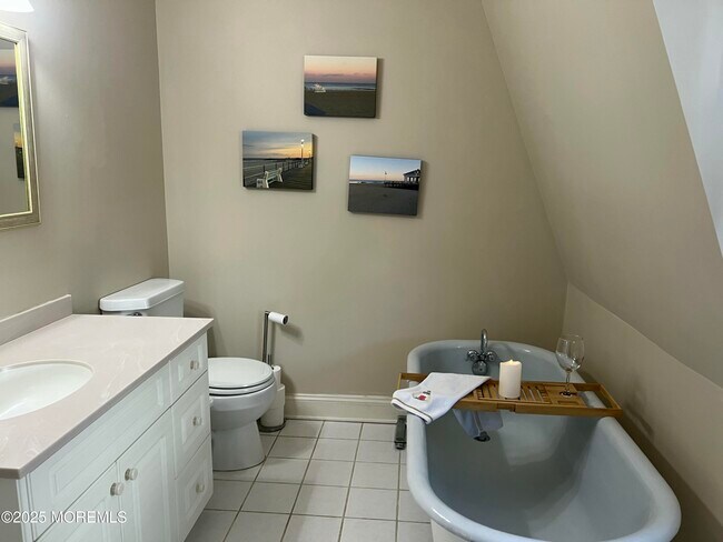 Building Photo - 327 Woodland Ave