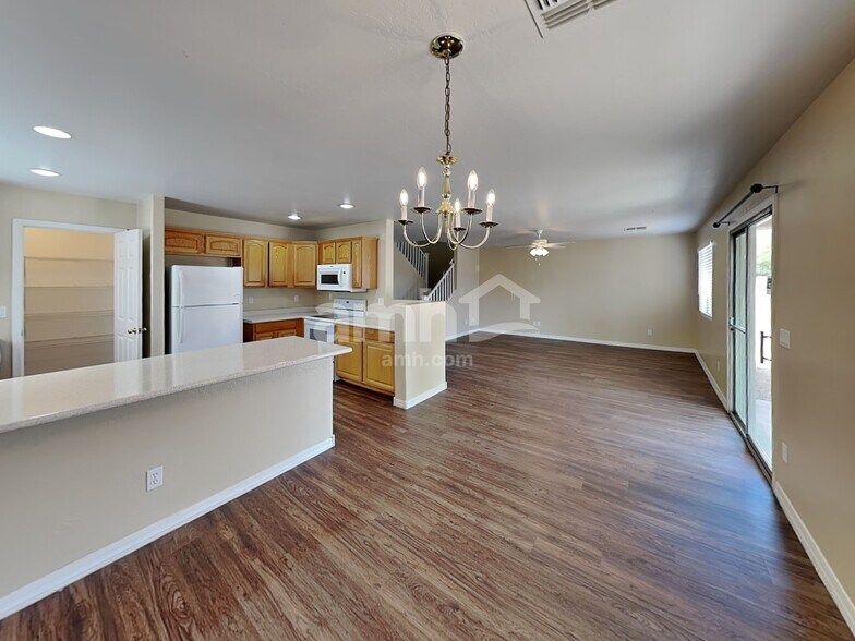 Building Photo - 11229 W Mariposa Dr