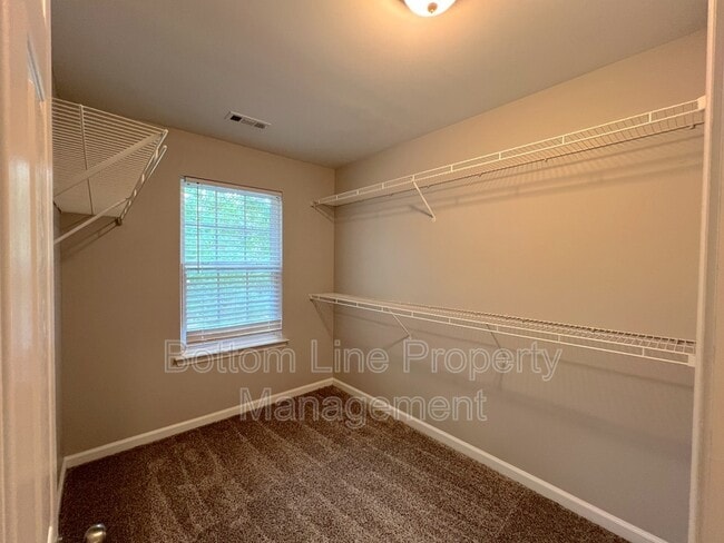 Building Photo - 7637 Abigail Glen Dr