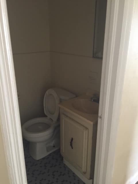 Hall Bathroom - 1509 Miramar St