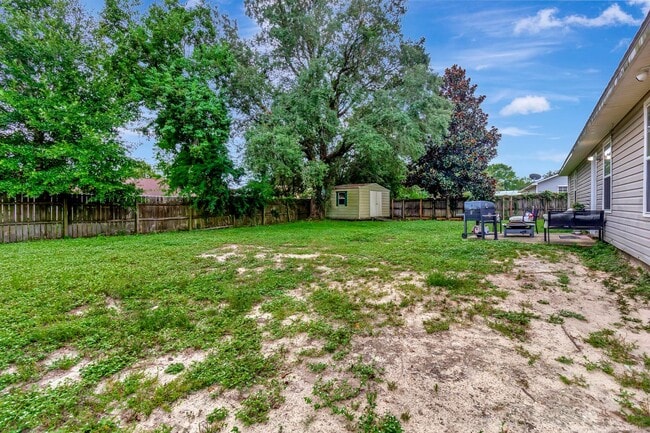 Building Photo - 3 Bedroom in Navarre! Move In $200 off 1st...