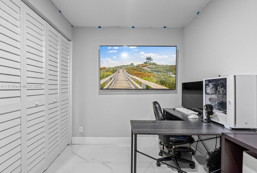 Building Photo - 8351 SW 39th Ct