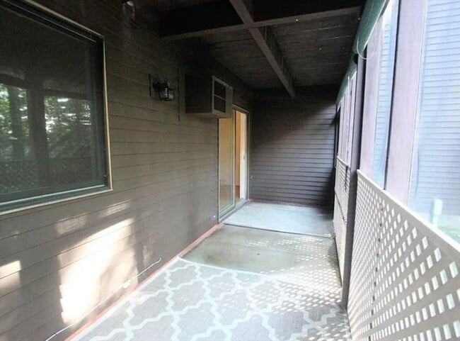 Building Photo - 76 Highwood Dr