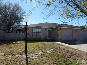 Building Photo - Nice two bedroom