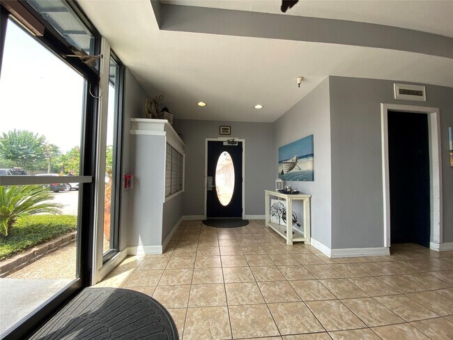 Building Photo - 793 Davis Rd