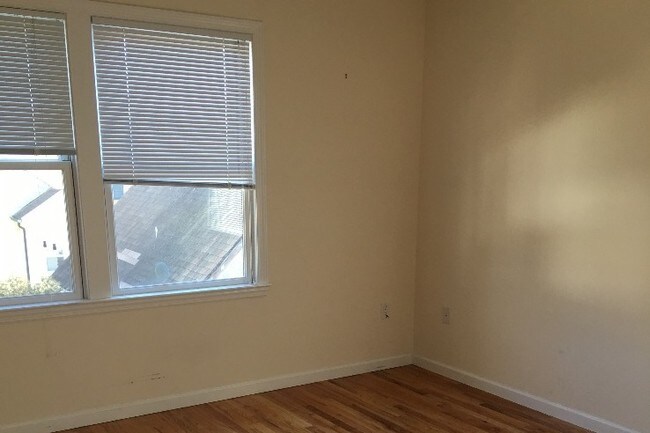 Building Photo - 42 Dunwood Rd