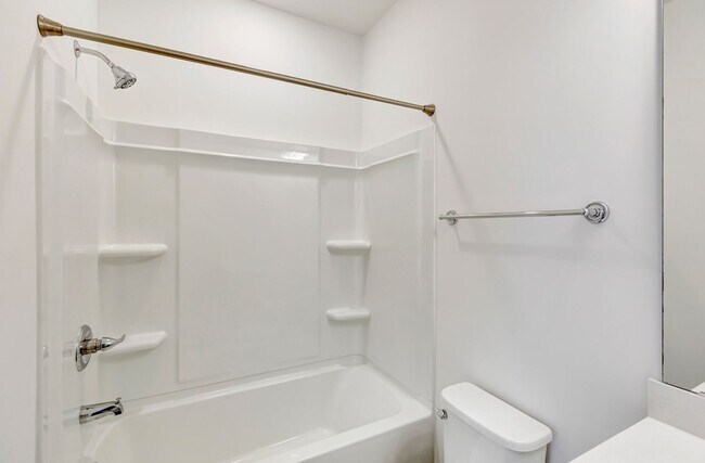 Building Photo - Recess Pointe’s One and Only Duplex! 3 Sto...