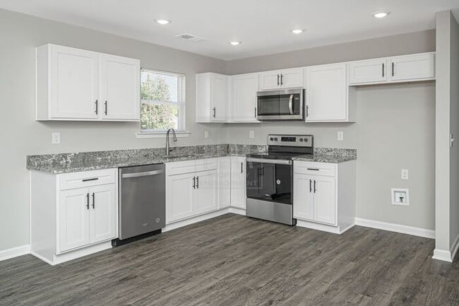 Building Photo - $1665! Beautiful 3Bed 2Bath in newly built Woodland Circle!
